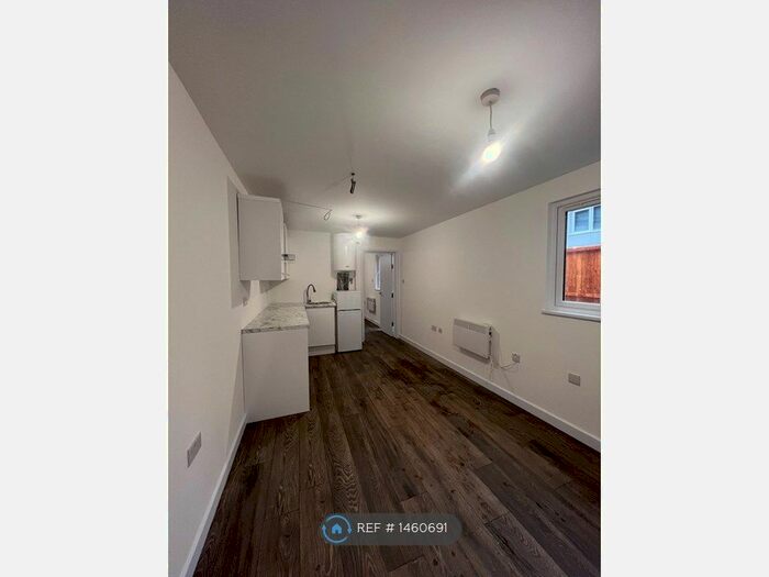 1 Bedroom Flat To Rent In Vivian Ave, London, NW4
