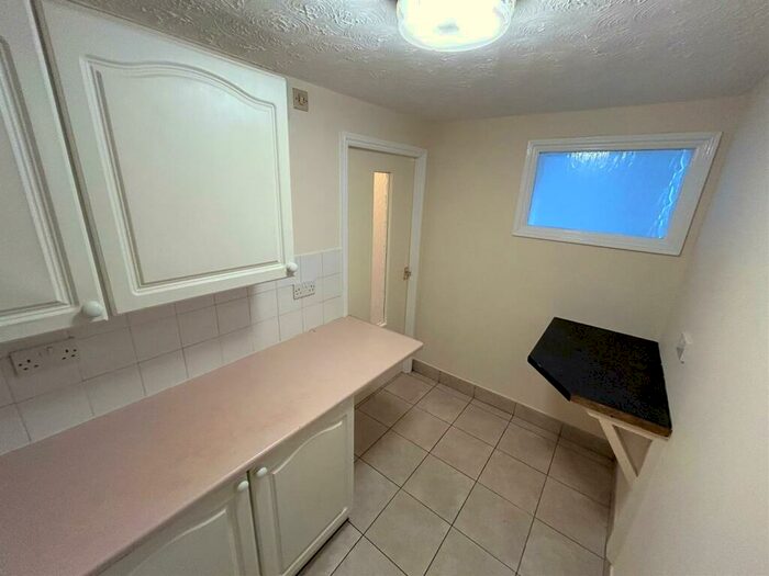 1 Bedroom Apartment To Rent In Stourbridge Road, Halesowen, West