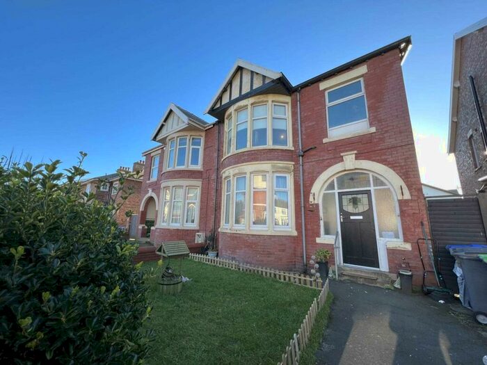 2 Bedroom Flat To Rent In Boscombe Road, Blackpool, FY4