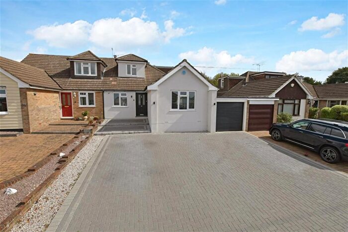 3 Bedroom Chalet For Sale In Rushdene Road, Billericay, Essex, CM12