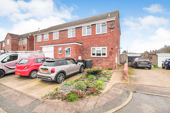 3 Bedroom Semi-Detached House For Sale In Hudson Close, Lidlington, MK43