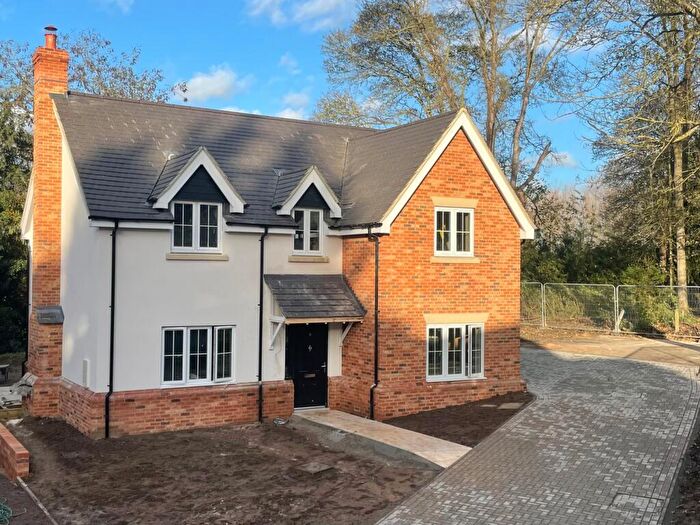 4 Bedroom Detached House For Sale In Hall Lane, Shenfield, Brentwood, CM15