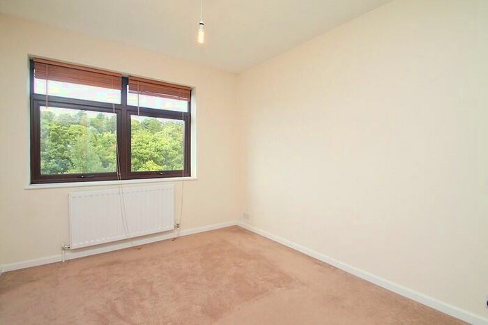 2 Bedroom Apartment To Rent In Bedroom First Floor Apartment In Whyteleafe, CR3