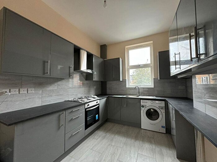 4 Bedroom Flat To Rent In Churchfield Road, London, W3