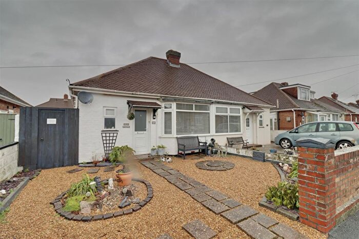 2 Bedroom Semi Detached Bungalow To Rent In Dunkeld Road, Gosport, PO12