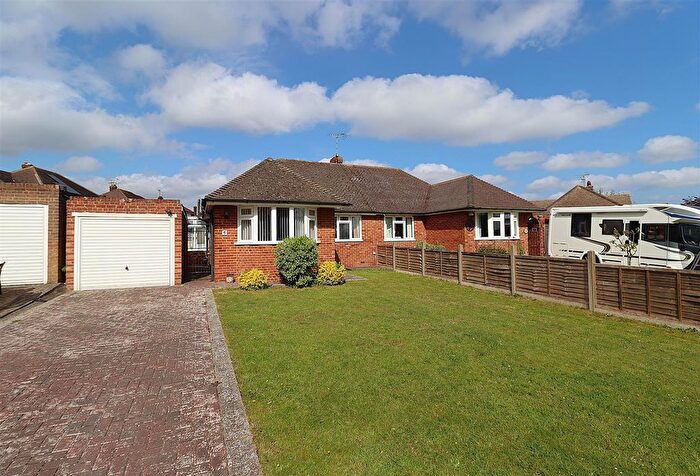 2 Bedroom Semi Detached Bungalow For Sale In Streetfield Road, Rainham, ME8