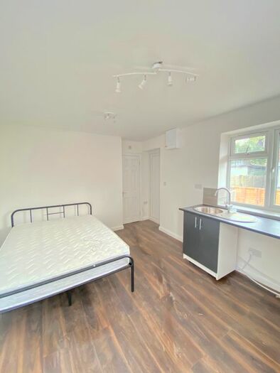 Studio To Rent In The Greenway, Hounslow, TW4