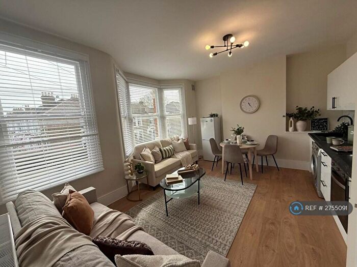 2 Bedroom Flat To Rent In Radford Road, London, SE13