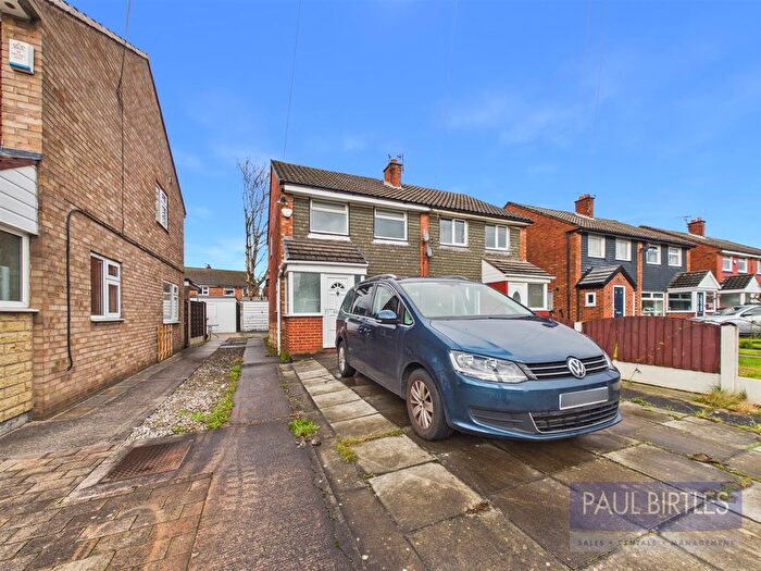 3 Bedroom Semi Detached House To Rent In Hoy Drive, Davyhulme, Trafford, M41