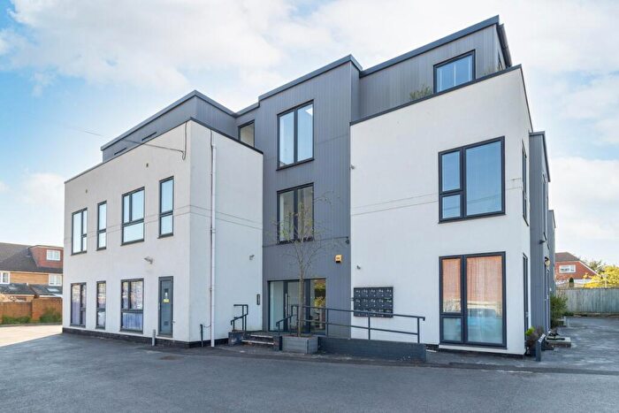 2 Bedroom Flat For Sale In Worplesdon Road, Guildford, GU2