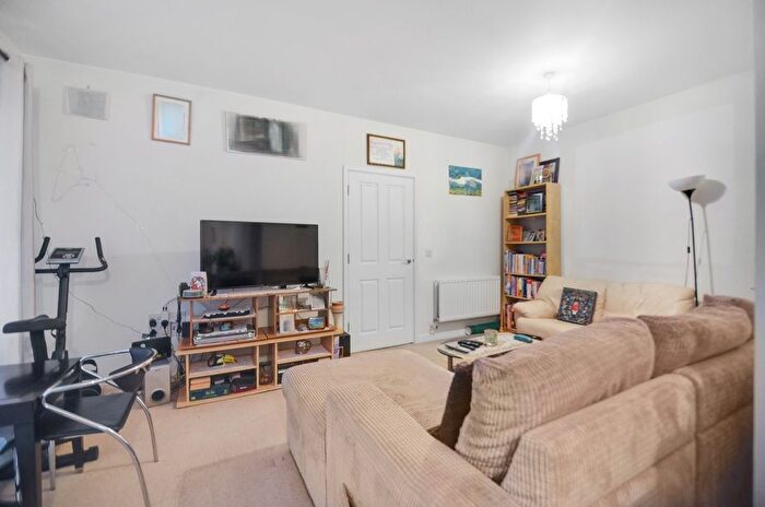 3 Bedroom Flat For Sale In All Saints Road, London, W3