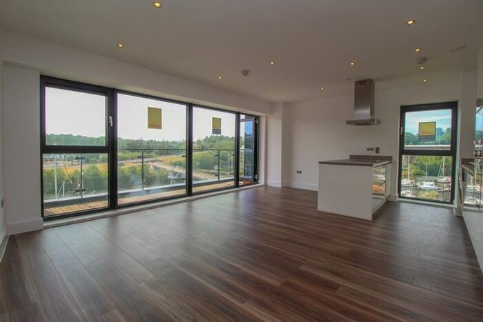 3 Bedroom Flat To Rent In Waterford House, Bayscape, Cardiff Marina, CF11