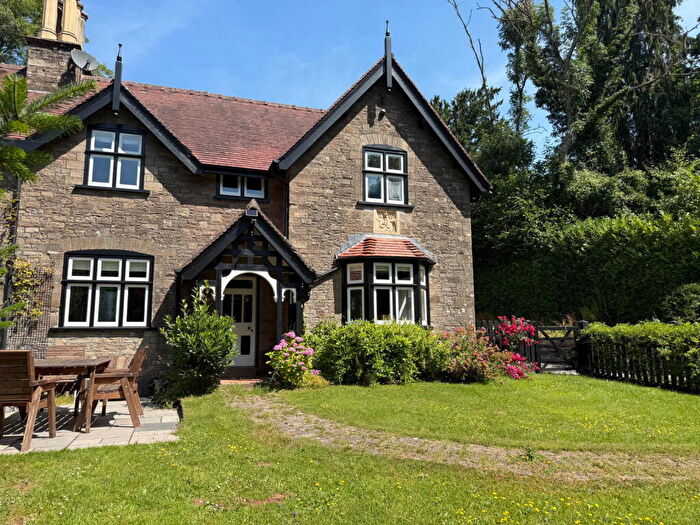 3 Bedroom Semi-Detached House For Sale In The Hendre, Monmouth, Monmouthshire, NP25