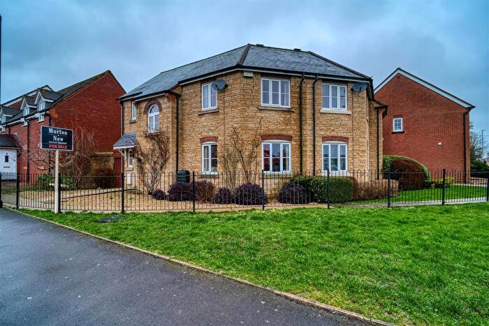 3 Bedroom Semi Detached House For Sale In Marlott Road, Gillingham, SP8