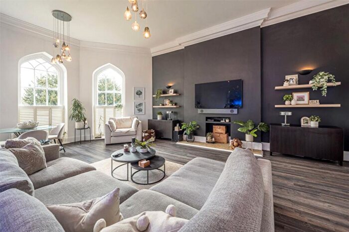 2 Bedroom Apartment For Sale In Corngreaves Road, Cradley Heath, West Midlands, B64