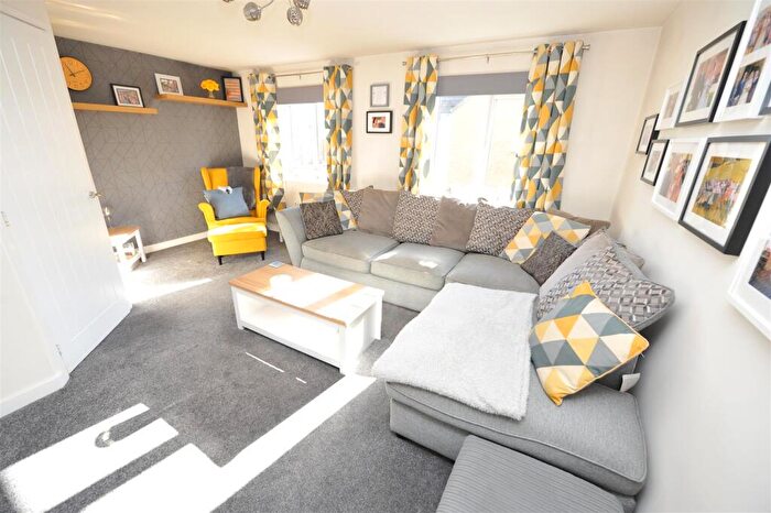 4 Bedroom Semi Detached House For Sale In Fagley Rise, Eccleshill, Bradford, BD2