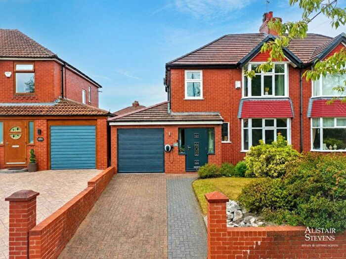 3 Bedroom Semi-Detached House For Sale In Burnley Lane, Chadderton, OL9
