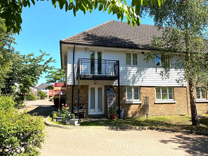 2 Bedroom Flat For Sale In Albion Way, Edenbridge, TN8