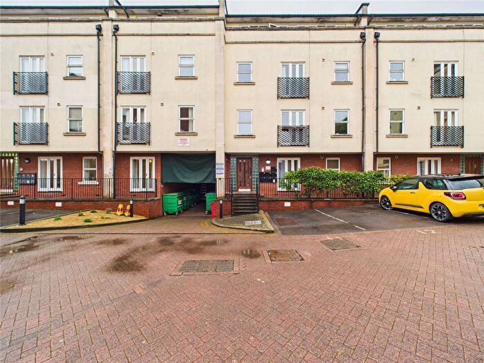 2 Bedroom Flat For Sale In Midland Mews, Bristol, BS2