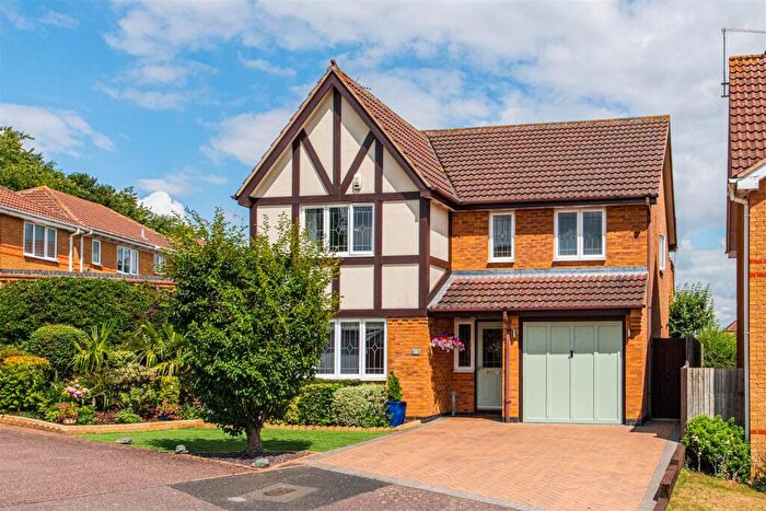 4 Bedroom Detached House For Sale In Mead Road, Kettering, NN15