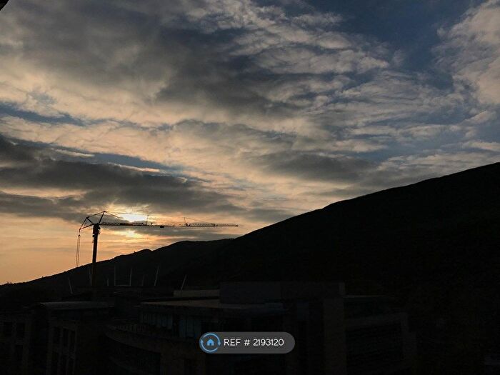 2 Bedroom Flat To Rent In Holyrood Road, Edinburgh, EH8