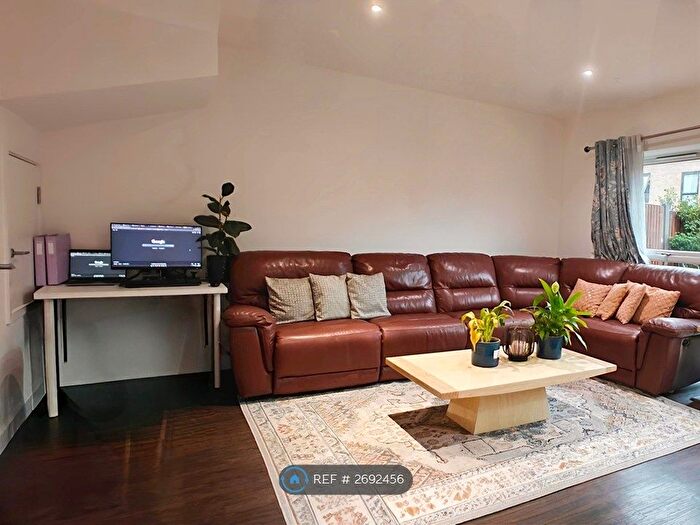 3 Bedroom Terraced House To Rent In Dowletts Road, Dagenham, RM8