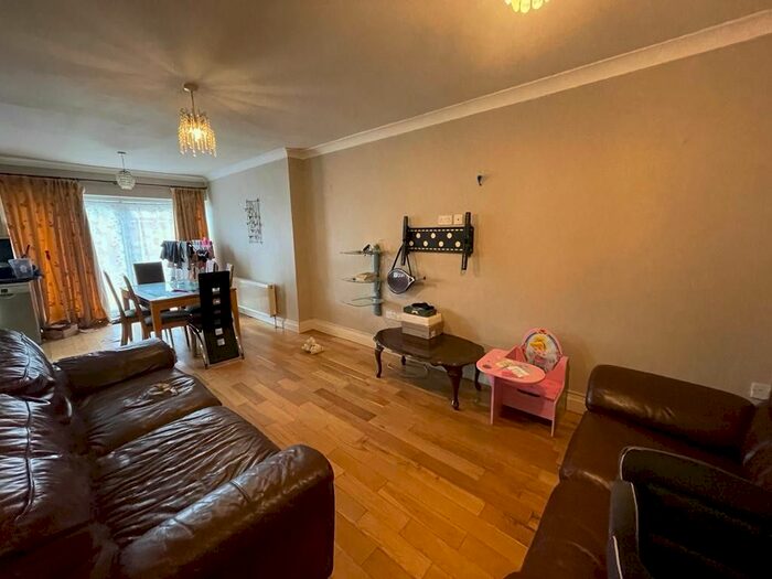 4 Bedroom Terraced House To Rent In Kings Road, Harrow, Greater London, HA2