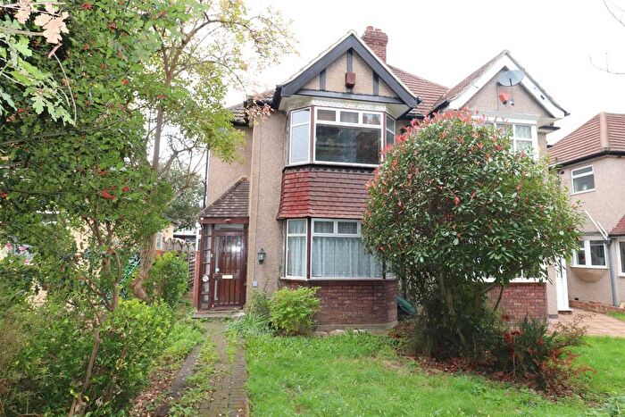 3 Bedroom Semi-detached House For Sale In Cray Avenue, Orpington, BR5