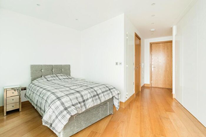 Apartment To Rent In Arena Tower, Crossharbour Plaza, Canary Wharf, London, E14