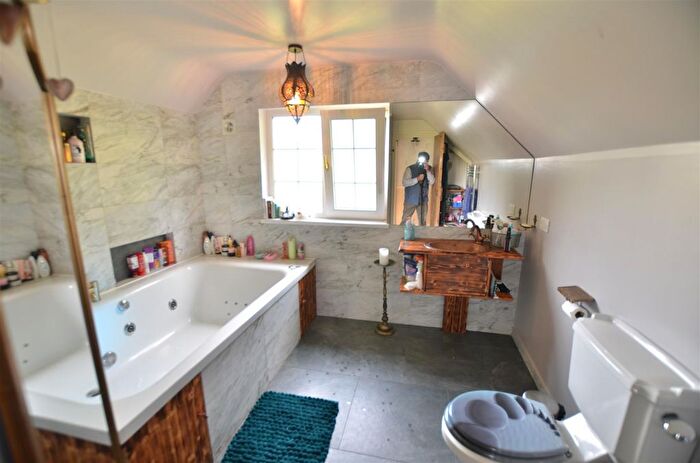 4 Bedroom Equestrian Property For Sale In St. Marys Lane, Bexhill-On-Sea, TN39