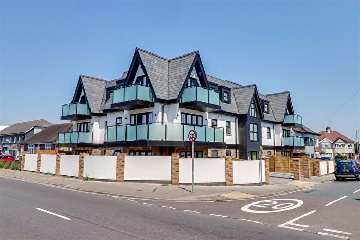 2 Bedroom Penthouse For Sale In Hall Crescent, Hadleigh, SS7
