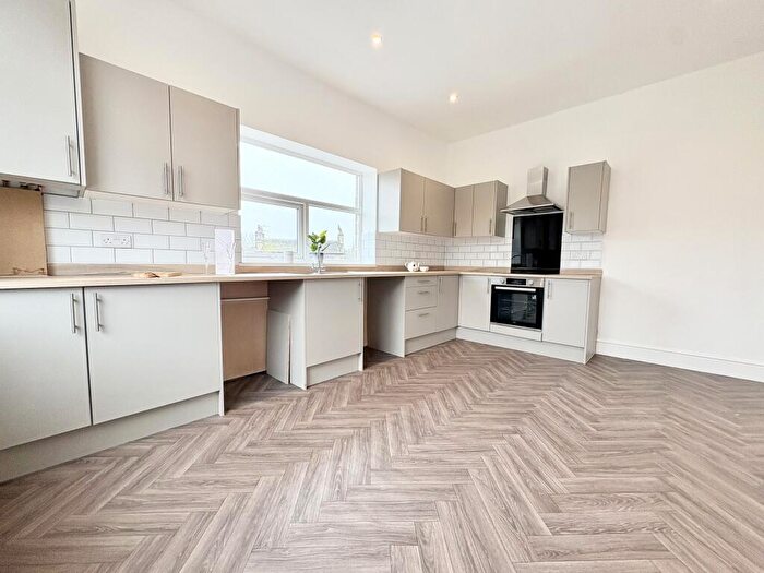 4 Bedroom End Of Terrace House To Rent In Walker Terrace, Cullingworth, Bradford, BD13