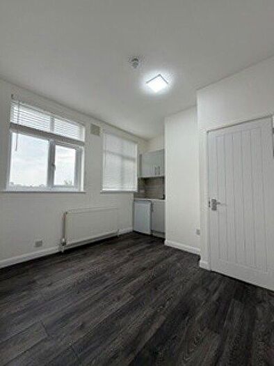 1 Bedroom Studio To Rent In Fairway, Petts Wood, Orpington, BR5