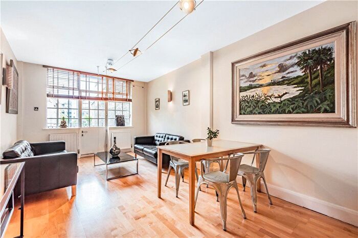 2 Bedroom Flat To Rent In Hatchers Mews, London, SE1