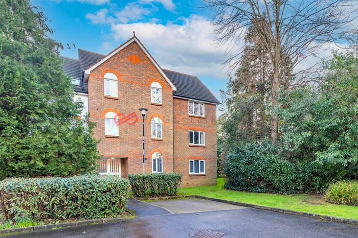 2 Bedroom Flat To Rent In Granville Place, Elm Park Road, Pinner, Middlesex, HA5