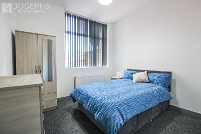6 Bedroom Terraced House To Rent In Lever Edge Lane, Bolton, Greater Manchester, BL3