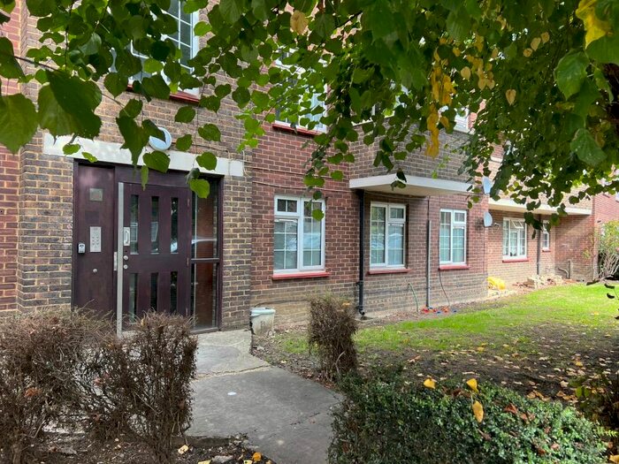 2 Bedroom Flat To Rent In Portland Road, Mottingham, SE9
