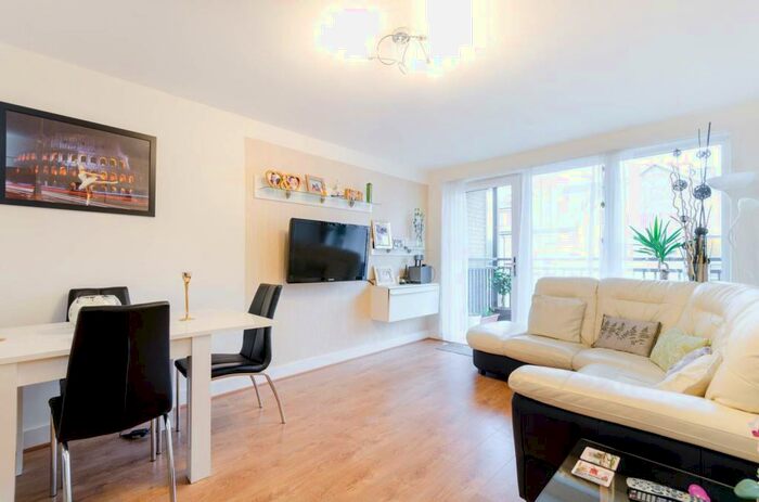 2 Bedroom Flat To Rent In Watson Place, South Norwood, London, SE25