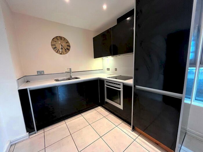 1 Bedroom Flat To Rent In St Martins Gate, B2