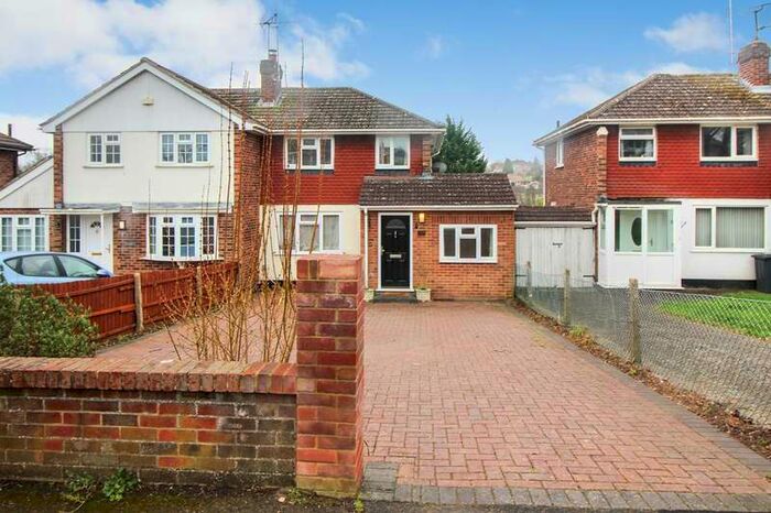 3 Bedroom Semi-Detached House To Rent In Fairford Road, Tilehurst, Reading, RG31