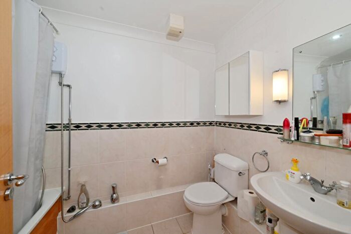 2 Bedroom Apartment For Sale In Wapping High Street, Capital Wharf, E1W