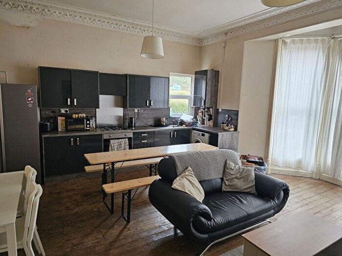 2 Bedroom Flat To Rent In Clarendon Road, University, Leeds, LS2