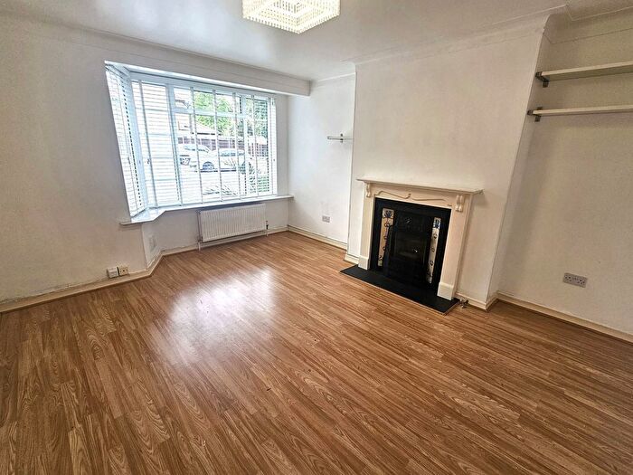 2 Bedroom Flat To Rent In Manor Gardens, London, W3