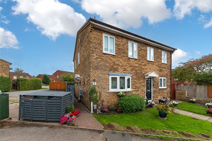 2 Bedroom Semi-Detached House For Sale In Hedley Rise, Luton, Bedfordshire, LU2
