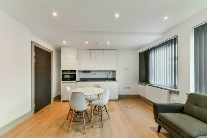 Studio To Rent In Kingsway, London, N12