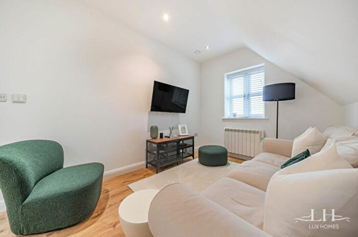 2 Bedroom Apartment For Sale In St James Court, West Horndon, CM13