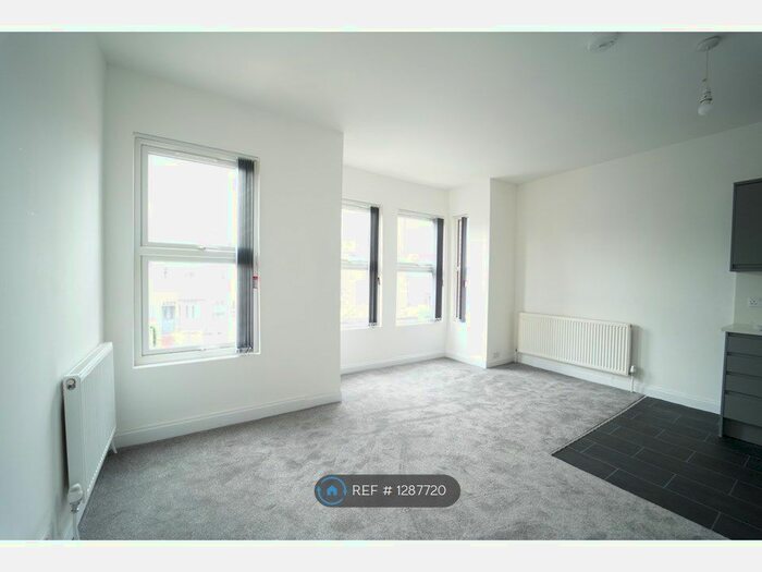 2 Bedroom Flat To Rent In Lynton Avenue, Ealing London W13