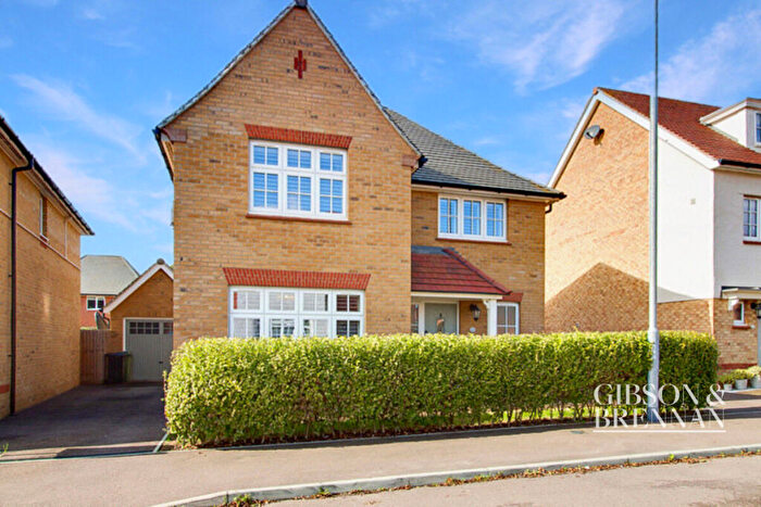 4 Bedroom Detached House For Sale In Dixon Road, Basildon, SS16