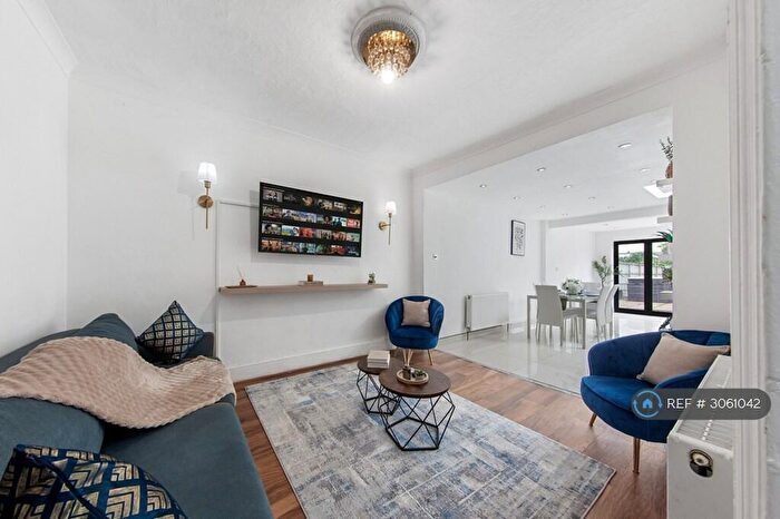 6 Bedroom Terraced House To Rent In Auckland Road, Ilford, IG1