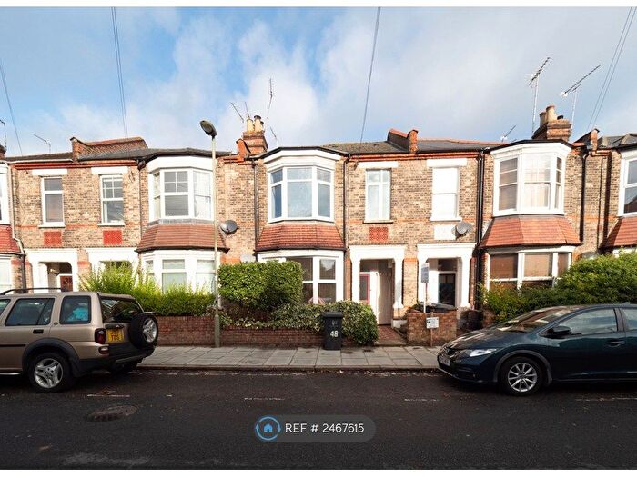 2 Bedroom Flat To Rent In East Finchley, London, N2